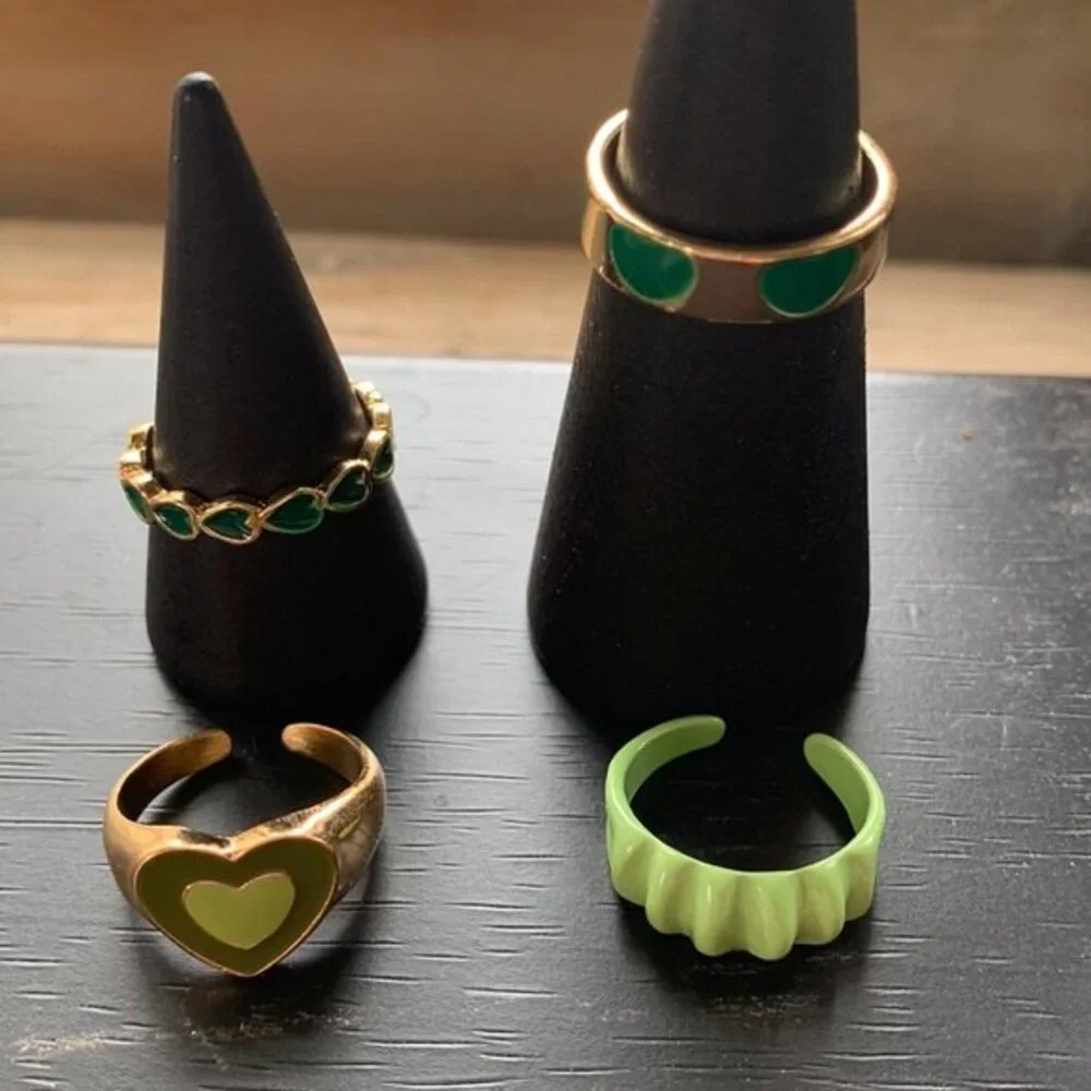 Set of 4 Green Heart Rings